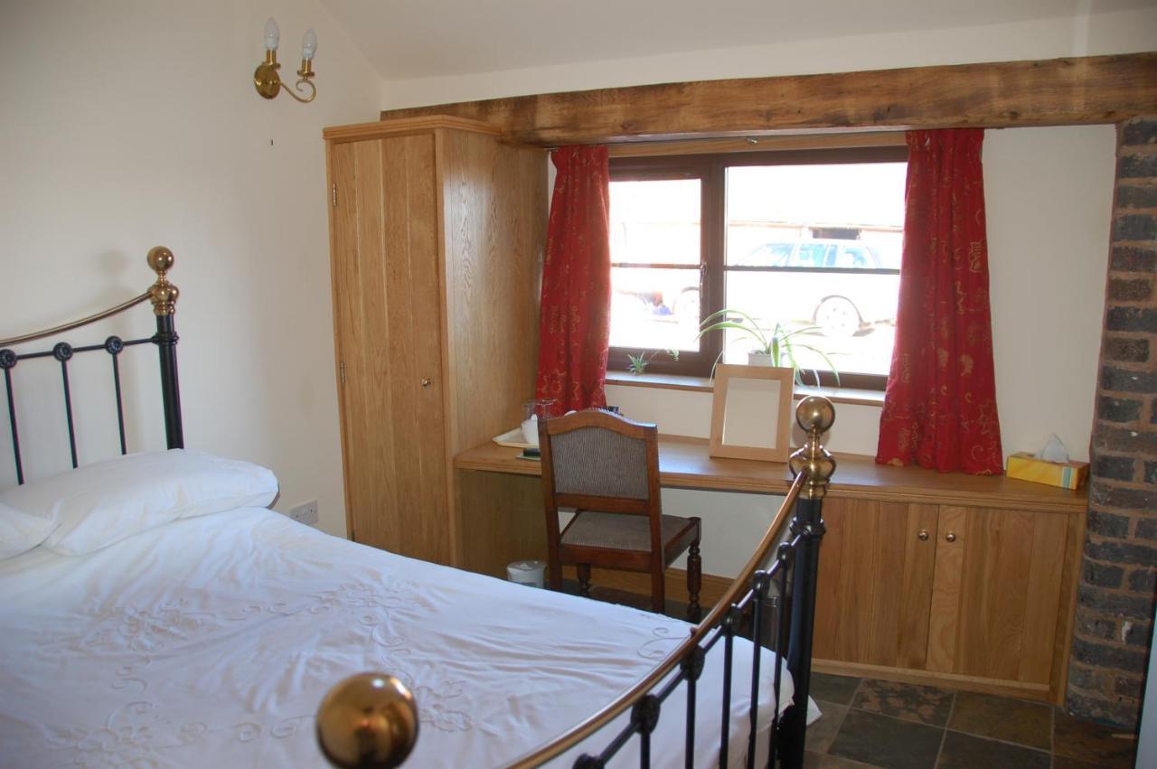 Bed and Breakfast Vale Farm Higham on The Hill Exterior foto